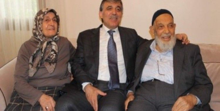 Abdullah Gül ailesi ile hasret giderdi