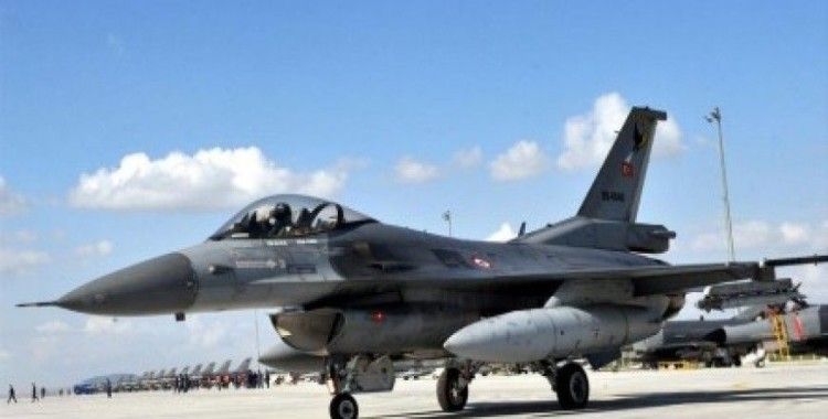 Diyarbakır'dan kalkan F16 uçakları sınır hattında keşif uçuşu yaptı