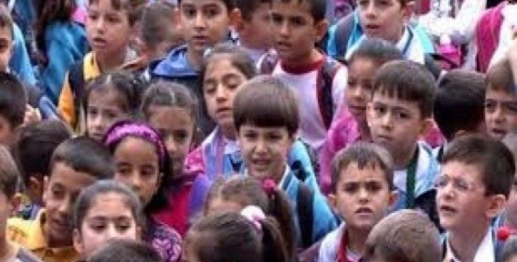 Suriyeliler kayıt için bölge yatılı okuluna gönderildi