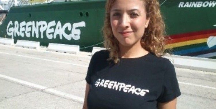 Efsane Greenpeace gemisi İzmir'e yanaştı