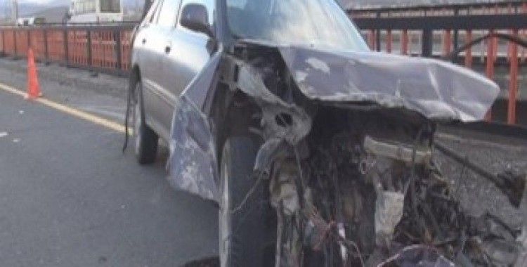 Kars'ta trafik kazası, 1 ölü, 2 yaralı