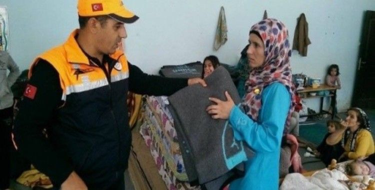 Suriyelilere battaniye yardımı