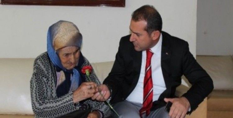 AK Parti İl Başkanı Burhan Çakır yaşlıları ziyaret etti
