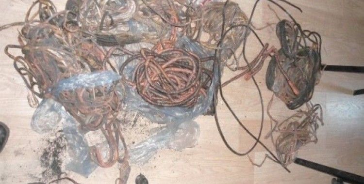 Kablo çalan hırsızlar jandarmanın dikkati sonucu yakalandı
