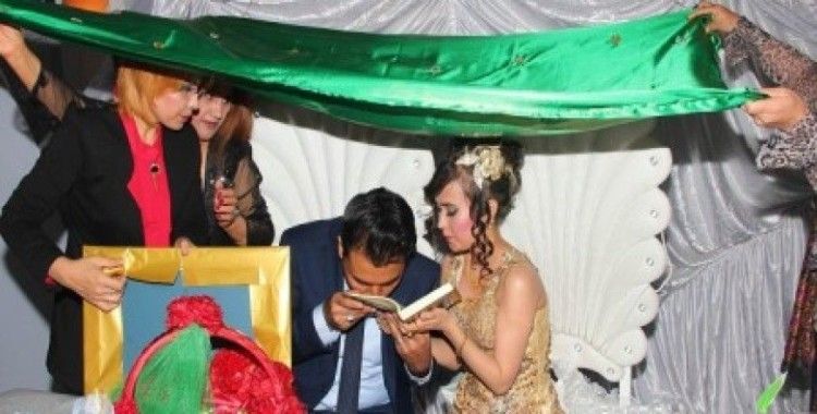 Sığınmacı afgan çiftin düğünü