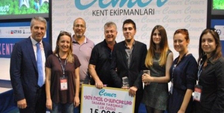 İzmir Üniversitesi öğrencilerinin başarısı