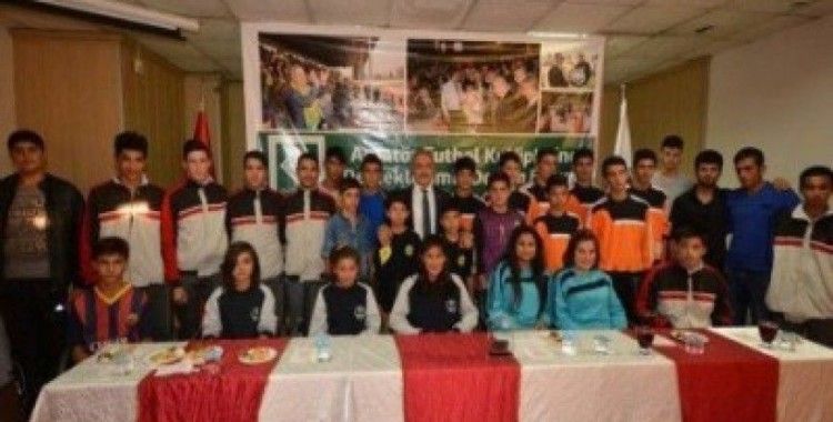 Osmaniye Belediyesi’nde amatör spor futbol kulüplerine maddi destek