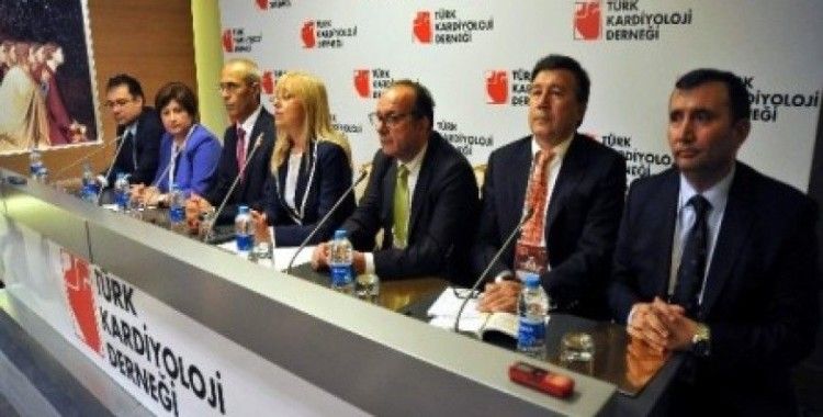 Engin Bozkurt, Türkiye'deki ölümlerin yüzde 40'ı kalp krizinden kaynaklanıyor
