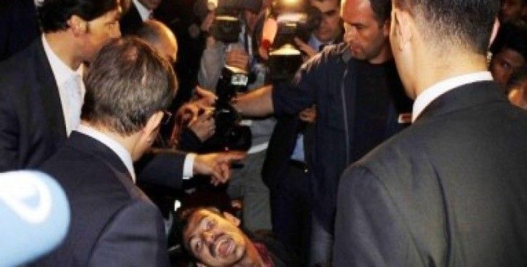 Başbakan Davutoğlu, engelli Onur'a bilgisayar sözü verdi