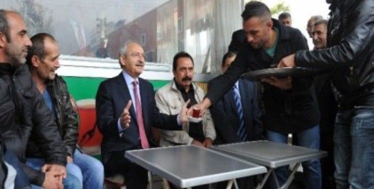 CHP Lideri Kılıçdaroğlu, Ankara dönüşü vatandaşlarla çay içti