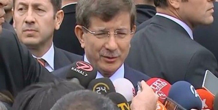 Başbakan Davutoğlu, camii çıkışı açıklamalarda bulundu