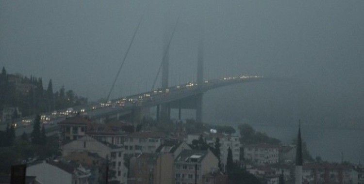 İstanbul yeni güne sisle uyandı