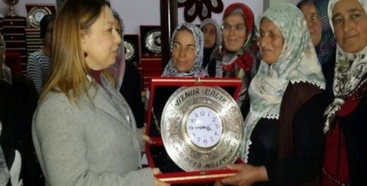 AK Partili Çalık üretim yapan kadınlarla bir araya geldi