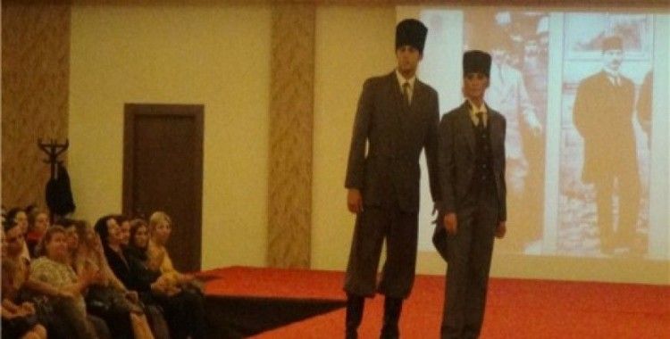 Osmanlı dönemi ve Atatürk kıyafetleri alkışlarla izlendi