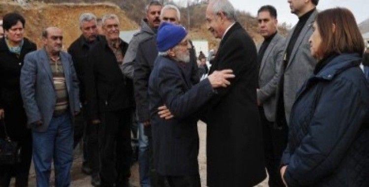 Kılıçdaroğlu cenaze töreninin ardından hemşehrileriyle bir araya geldi