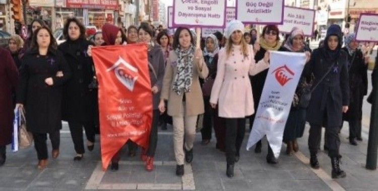 Sivas ta kadına şiddete hayır yürüyüşü