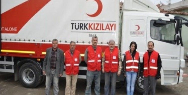 Yolda mahsur kalanlara Türk Kızılayı yetişti
