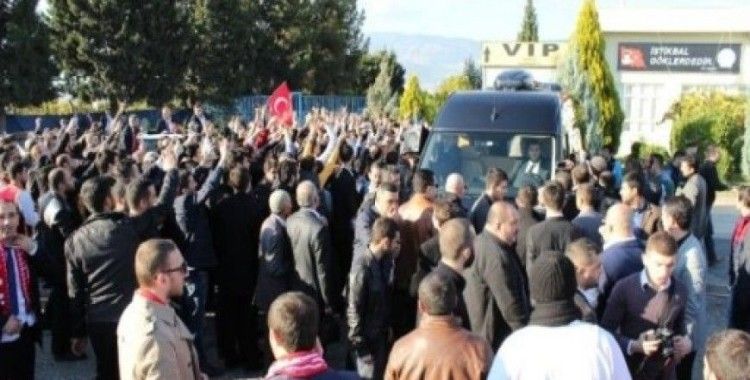 Sedat Peker tekbirlerle karşılandı