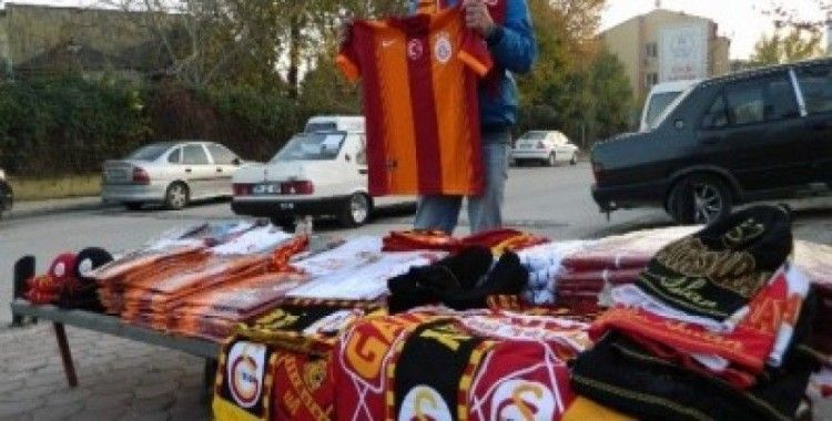 Galatasaray maçı öncesi atkı ve bere satışları patladı
