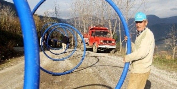 Hes boruları parçaladı köylüler yapıyor
