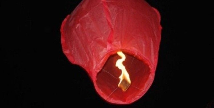 İHD Meksika'da kaybolan öğrenciler için dilek feneri uçurdu