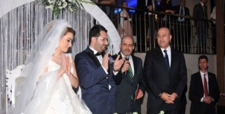 Bakan Çavuşoğlu Alanya'da nikah şahitliği yaptı