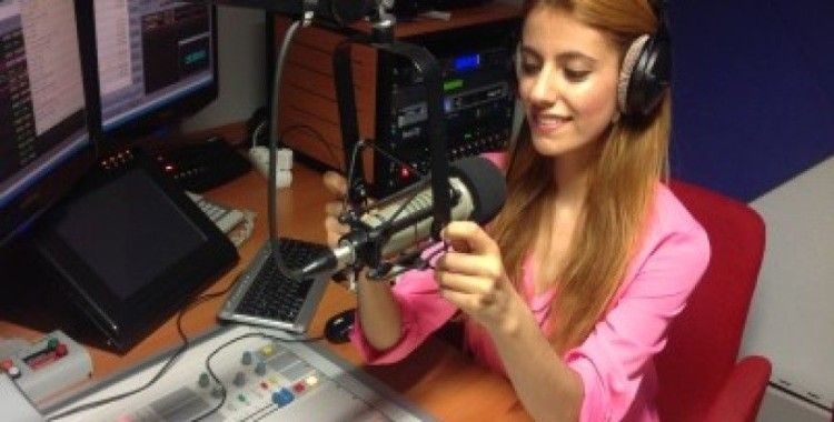 Radyocu Reyhan Güler 'Ara Sıcak' programı ile gönülleri fethediyor...!