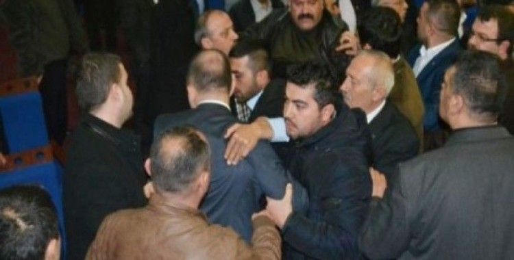 MHP kongresinde sinirler gerildi, hesap gazetecilere kesildi