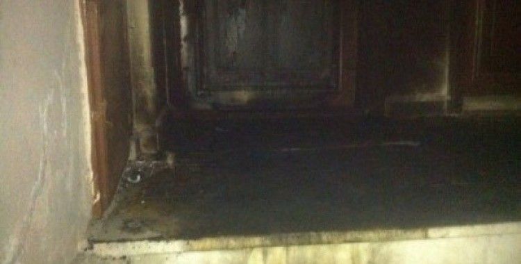 HDP Sakarya şubesi'nin kapısını benzin döküp yaktılar