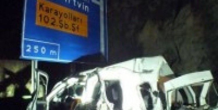 Artvin'de trafik kazası: 2 ölü
