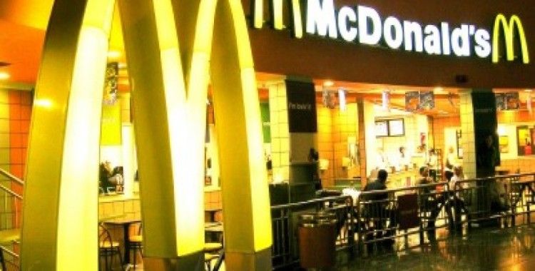McDonald's yemeğinden insan dişi çıkan müşteriden özür diledi