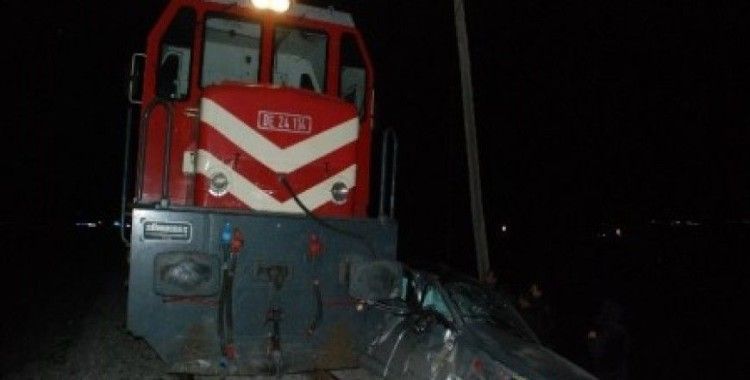 Tren, otomobili sürükledi: 1 yaralı