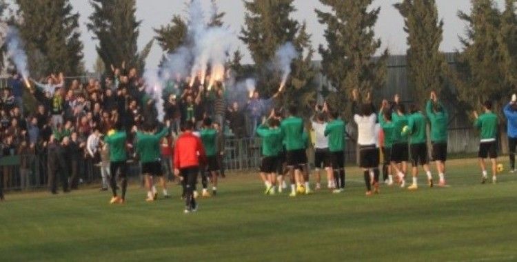 Akhisar Belediyespor taraftarı Akigolardan takıma tam destek