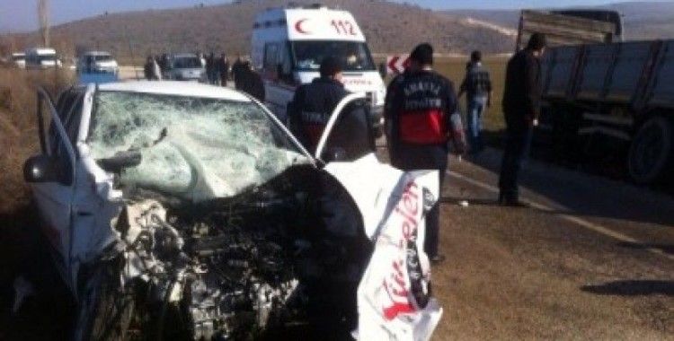 Amasya'da otomobille kamyon çarpıştı, 1 ölü