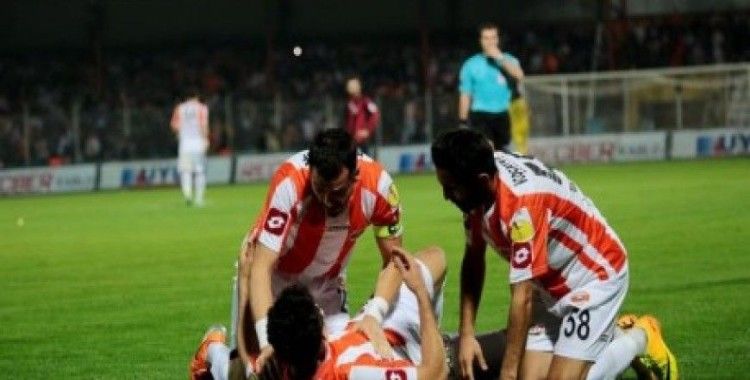 Adanaspor, kendi sahasında Karşıyaka’yı 3-1 mağlup etti