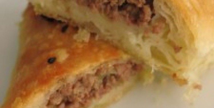 Etli gerdan böreği nasıl yapılır?