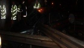 Bariyer otomobile saplandı: 1 ölü, 3 yaralı