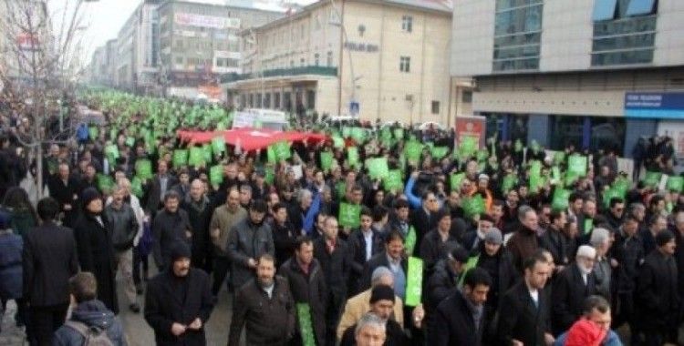 Binlerce Erzurumlu 'Peygambere Saygı ve Zulme Lanet' yürüyüşü yaptı