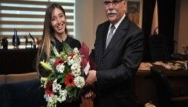 100. yıl için 100 metreye dalacak