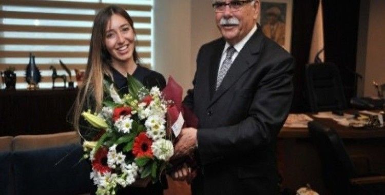 100. yıl için 100 metreye dalacak