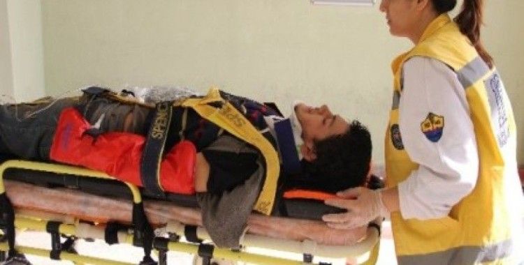 Gürcü genç çatıdan düşerek yaralandı