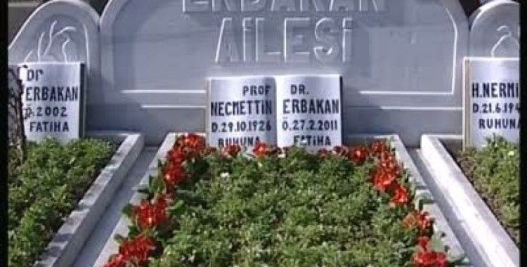 Necmettin Erbakan, mezarı başında anıldı