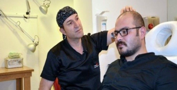 Ekilen saçları kuaförler bile fark etmiyor