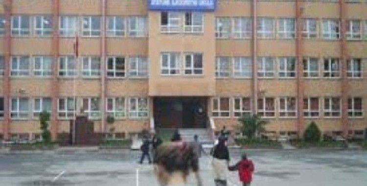 Atatürk Ortaokulu'na nasıl giderim ?