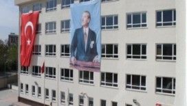 Ali İhsan Hayırlıoğlu Ortaokulu'na nasıl giderim ?