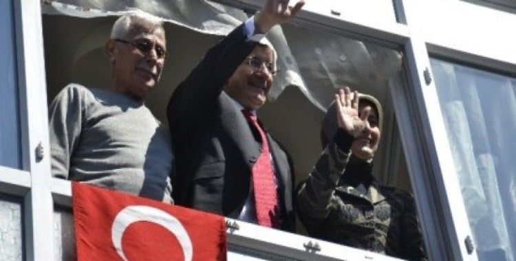 Başbakan Davutoğlu'na sevgi seli