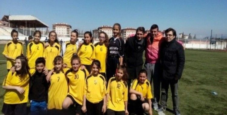 Bilecik'te ortaokullar arası yıldız bayanlar futbol turnuvası