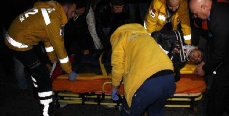 Karaköy'de kırmızı ışıkta geçen motosikletli ölümden döndü