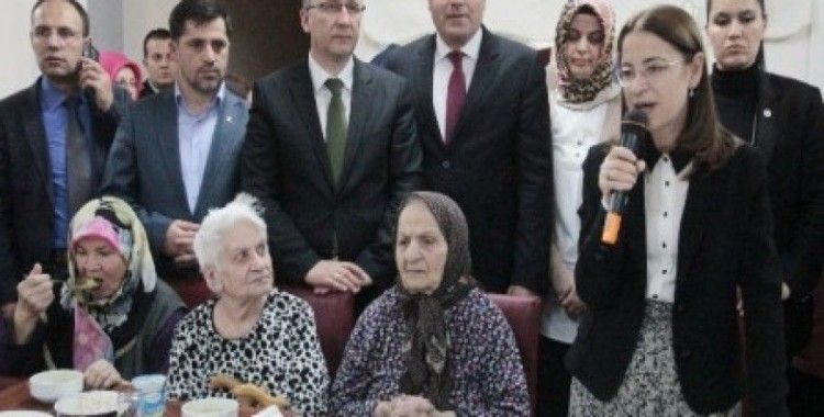 Aile ve Politikalar Bakanı İslam huzurevini ziyaret etti
