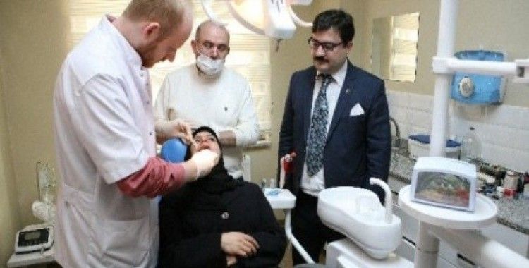 Diş hekiminden Suriyeli mültecilere ücretsiz diş tedavisi
